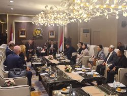 Pakai Songkok Recca Terima Parlemen Rusia, Anggota Komisi I DPR RI Menarik Perhatian