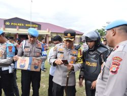 Jalankan Instruksi Kapolri Cegah Judi Online, Kapolres Bireuen Cek HP Personil