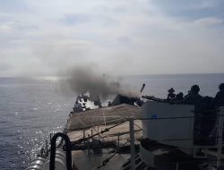 KRI Teluk Cirebon-543 Laksanakan Latihan Penembakan di Perairan Utara Samalanga, Aceh