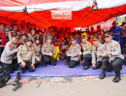 Tinjau Posko Pengungsian Erupsi Lewotobi, Kapolri Pastikan Pelayanan dan Kebutuhan Warga