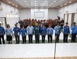 Pelaksanaan Apel Pagi Serta penyerahan SK Pensiun 11 PNS di Ruang Serbaguna Pemko Pematangsiantar.