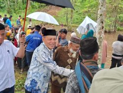 Disambut hangat warga, Bupati Sabar AS buka ikan larangan secara tradisional tanpa alat di Jorong Koto Tangah.