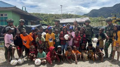 WARGA NDUGUSIGA SEMANGAT LATIHAN BOLA BERSAMA HABEMA