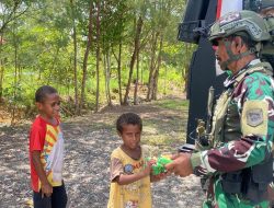 KOMSOS MARINIR HABEMA DISAMBUT GEMBIRA WARGA KUASERAMA