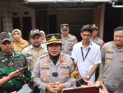 *Polisi Pantau Pengumpulan Kotak Suara Pasca Pemungutan Suara Pilkada Serentak 2024*