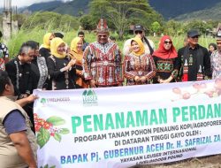 Kapolres Bener Meriah Hadiri Penanaman Perdana Program Tanam Pohon Penaung Kopi di Dataran Tinggi Gayo oleh PJ Gubernur Aceh