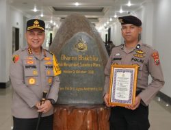 Personil Polresta Deli Serdang Terima Penghargaan dari Kapolda Sumut Atas Aksi Heroik Evakuasi Korban Banjir
