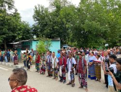 Satgas Pamtas RI-RDTL Yonarhanud 15/DBY Pos Wini Dampingi Mahasiswa ISFIT dalam Kegiatan di Gereja Fransiskus Xaverius