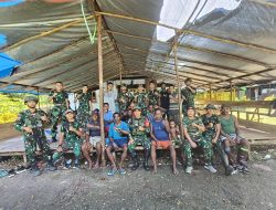 Satgas Yonif 642/Kps Pos Teluk Etna Laksanakan Karya Bakti Bersama Masyarakat