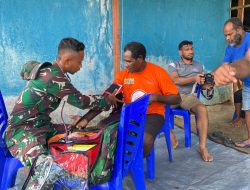 Satgas Yonif 131/BRS Berikan Pelayanan Kesehatan di Kampung Mosso