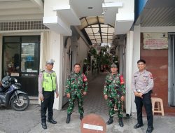 Babinsa Jayengan Amankan Ibadah Minggu pagi Jelang Natal & Tahun Baru 2025
