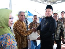 Serahkan Sertifikat Elektronik ke Rumah Warga Manggar Kota Balikpapan, Menteri Nusron Pastikan Tidak Ada Hambatan pada PTSL