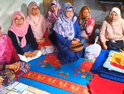 Bunda Kumalawati Bersama Alumni Perguruan Islamiah Tuanku Imam Bonjol Kunjungi Balita Penderita Hidrosefalus
