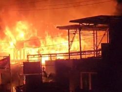 2 Pintu Rumah Berlantai 2 Ludes di Lalap Api di Tarutung.