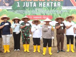 Kapolres Simalungun Pimpin Penanaman Jagung Serentak Dukung Swasembada Pangan 2025