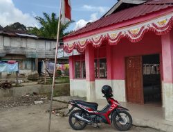 Miris..!! Kantor Desa Kosong Tidak Berpenghuni ” Bendera Merah Putih Robek dan Kusam Tetap Dikibarkan