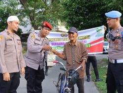 Kapolres Tebingtinggi Gelar Bakti Sosial, Bagikan Takjil kepada Masyarakat