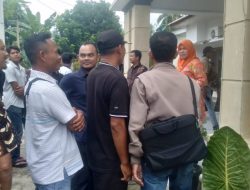 Masyarakat Dan Linmas Desa Se- Kecamatan Teluk Dalam Bongkar Portal Palang PT Padasa Enam Utama,Ini Faktanya..!!!