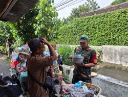 Implementasikan Wanwil, Babinsa Danukusuman Motivasi Pelaku UMKM Pedagang Alat Perabot Rumah Tangga