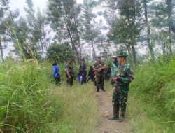 Babinsa Selo Dan Mahasiswa Salatiga Lakukan Penghijauan Daerah Kritis