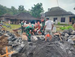 Babinsa Gotong Royong Bangun Pondasi Rumah Warga, Simbol Kemanunggalan TNI-Rakyat