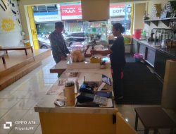 Pegawai Rumah Makan Nasi Kuning Jadi Sasaran Komsosnya Babinsa Kemlayan.