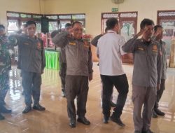 Tingkatkan Kemampuan Disiplin, Babinsa Joyotakan Latih PBB kepada Linmas