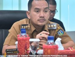 Walikota Tebingtinggi H Iman Irdian Saragih Ikuti Rakor Pengendalian harga Secara Virtual.