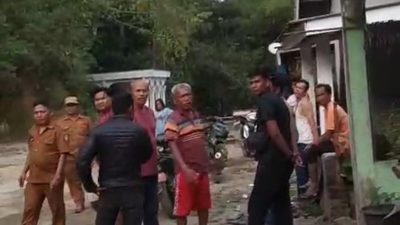 Wartawan toba saat Meliput Di Aniaya Pelaku Galian C ilegal di toba