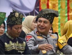 Kapolda Riau Irjen Pol. Dr. Herry Heryawan, Hadiri Anugerah Gelar Kehormatan Adat Datuk Panglimo Sati Indragiri dari LAN Kuansing Kepada Gubernur Riau