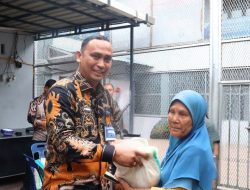 Dukung Program Akselerasi Rutan Tanjung Pura Salurkan Bantuan Sosial Kepada Keluarga Warga Binaan