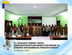 PJ Sekdako Tebingtingi Serahkan Bantuan Benih Padi Varietas Inpari 32,Dorong Swasembada Pangan Daerah