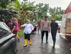 Sinergitas TNI-Polri dan Pemerintah Berbagi Bantuan Sosial Korban Banjir di Sergai