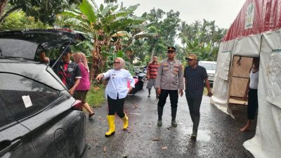 Sinergitas TNI-Polri dan Pemerintah Berbagi Bantuan Sosial Korban Banjir di Sergai