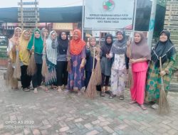 Kelurahan Tanjung Marulak Laksanakan Kegiatan Gotong Royong Bersih Bersih Lingkungan.