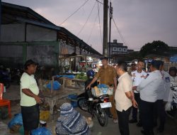 Sekdako Tebingtinggi Himbau’ Pedagang Tempati Kios Revitalisasi Pasar Inpres.
