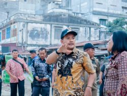 Walikota Tebingtinggi H Iman Irdian Saragih Tinjau Pasar Inpres Berita Tenggat Waktu Dua Hari Lengkapi Fasilitas Listrik dan Pasokan Air.