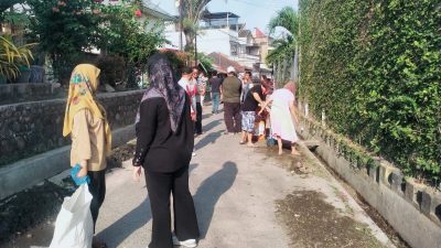Kelurahan Pasar Gambir Motivasi Warga Terus Galakkan Gotong Royong Bersih Bersih Lingkungan.