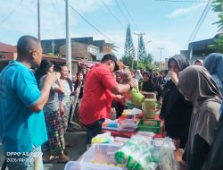 Warga Kelurahan TTL Laksanakan Gotong Royong Bersih Bersih Lingkungan Dengan Kompak dan Penuh Semangat.