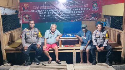 Polsek Rambutan Sambangi Pos Kamling Tanjung Marulak Lingkungan IV Himbau Petugas Jaga Tetap Waspada.  iyas