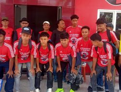 DPC PDIP Kota Tebingtinggi Berangkatkan Tim Sepakbola Banteng Club Mengikuti Turnamen Memperebutkan Piala Soekarno.