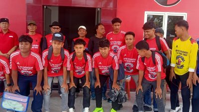 DPC PDIP Kota Tebingtinggi Berangkatkan Tim Sepakbola Banteng Club Mengikuti Turnamen Memperebutkan Piala Soekarno.