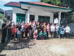Lurah TTL Terus Motivasi Warganya Galakkan Gotong Royong Bersih Bersih Lingkungan.