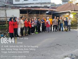 Lurah Badak Berjuang Terus Galakkan Warga Gotong Royong Bersih Bersih Lingkungan.