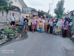 Lurah Tanjung Marulak Terus Motivasi Warga Galakkan Gorong Royong Bersih Bersih Lingkungan Dengan Penuh Kebersamaan.