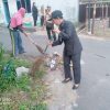 Lurah Pasar Gambir Tetap Komitmen Ajak Warga Bergotong Royong Bersihkan Lingkungan.
