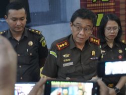 TERSANGKA PERKARA DUGAAN TINDAK PIDANA KORUPSI PENEBANGAN KAYU DI KAWASAN   AGROPOLITAN SIOSAR MENYERAHKAN DIRI, KEJAKSAAN NEGERI KARO LAKUKAN   PENAHANAN