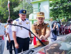 Walikota Tebingtinggi Bagikan Bendera Merah Putih Secara Gratis Kepada Masyarakat Sambut HUT RI ke 81.