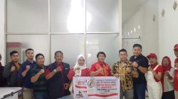 HUT RI ke-81, SEKBER FAHMI Berbagi Ratusan Nasi Bungkus di Jalan