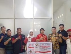 HUT RI ke-81, SEKBER FAHMI Berbagi Ratusan Nasi Bungkus di Jalan